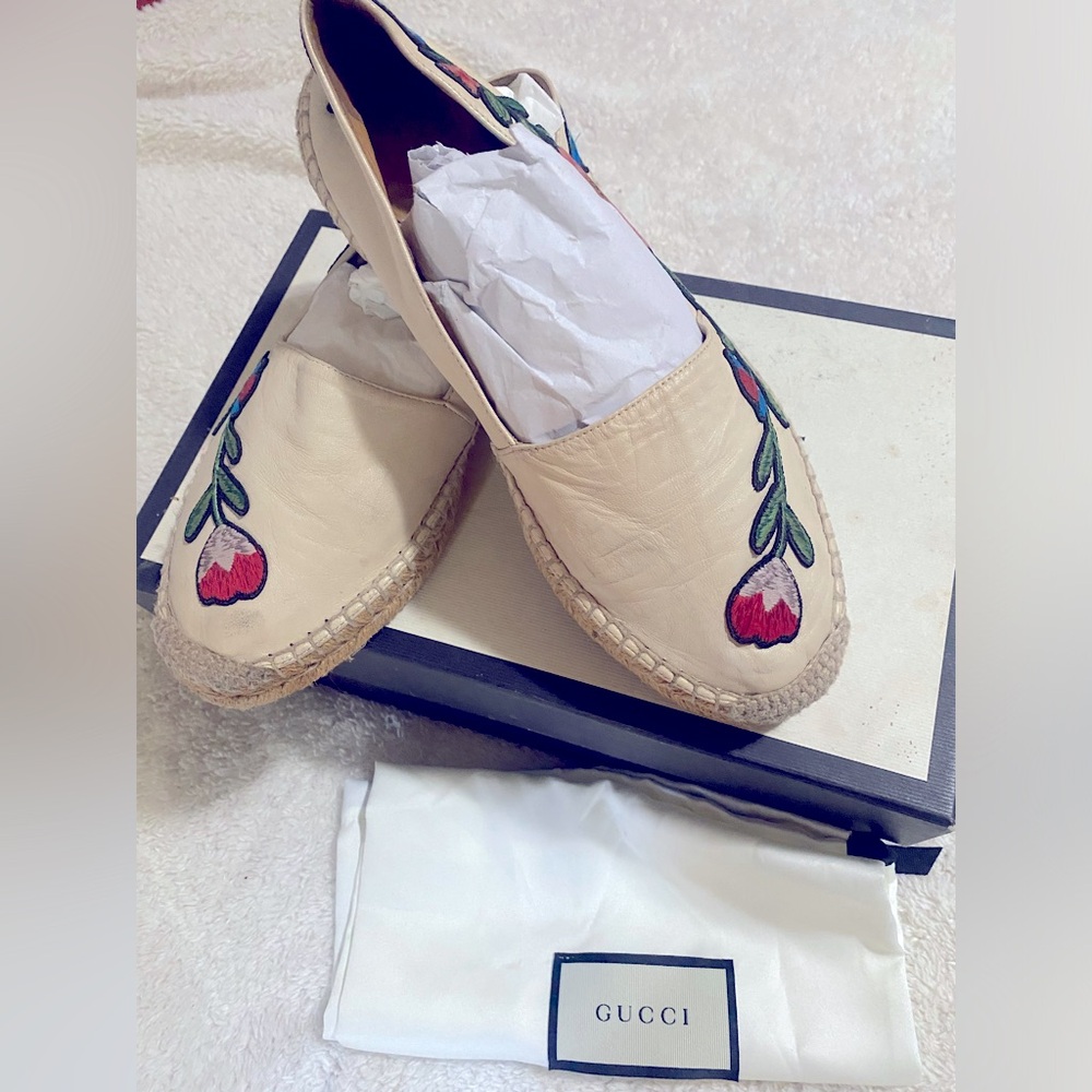 Gucci shoes in very good condition in original box size 38
